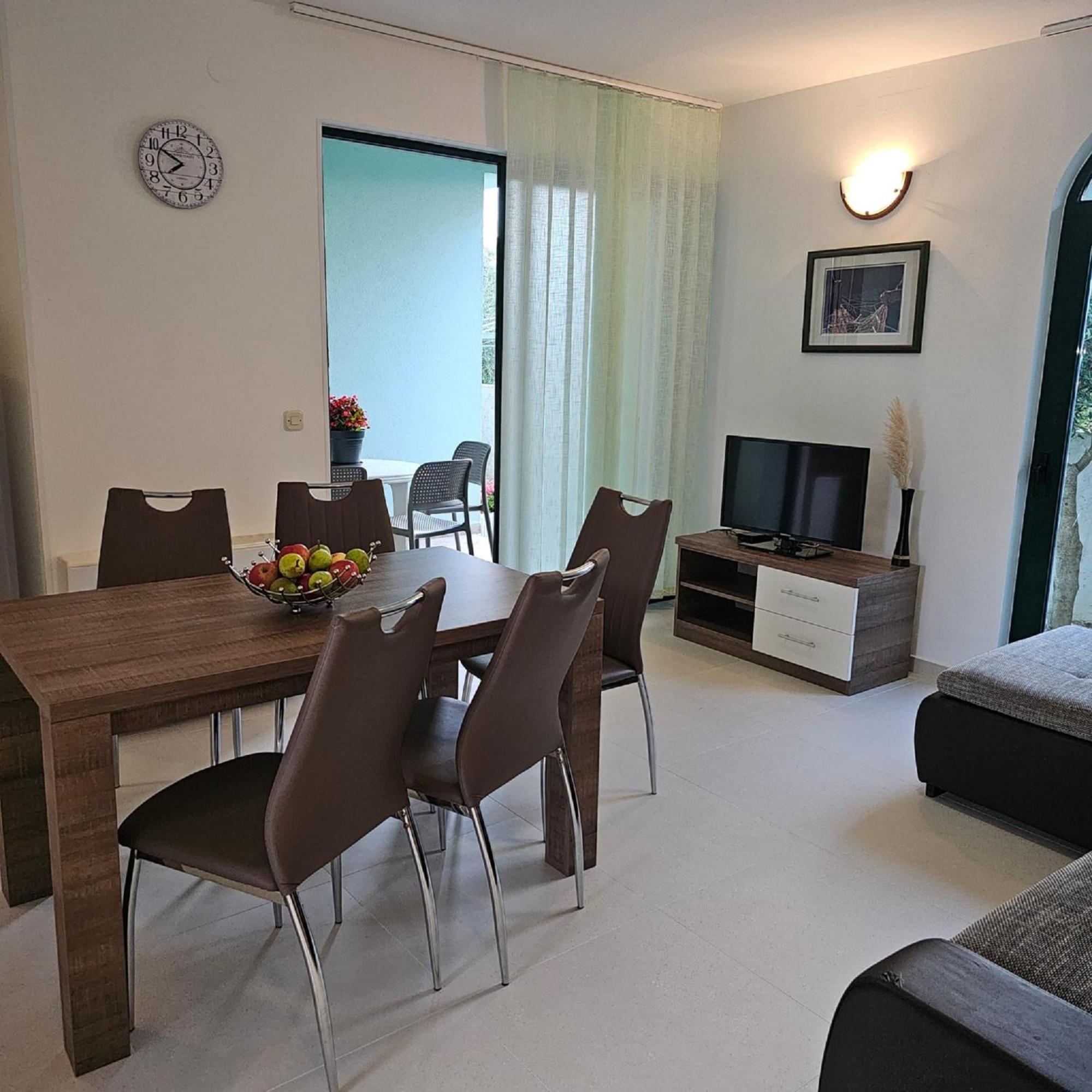 Apartments Mlikota 扎顿 外观 照片