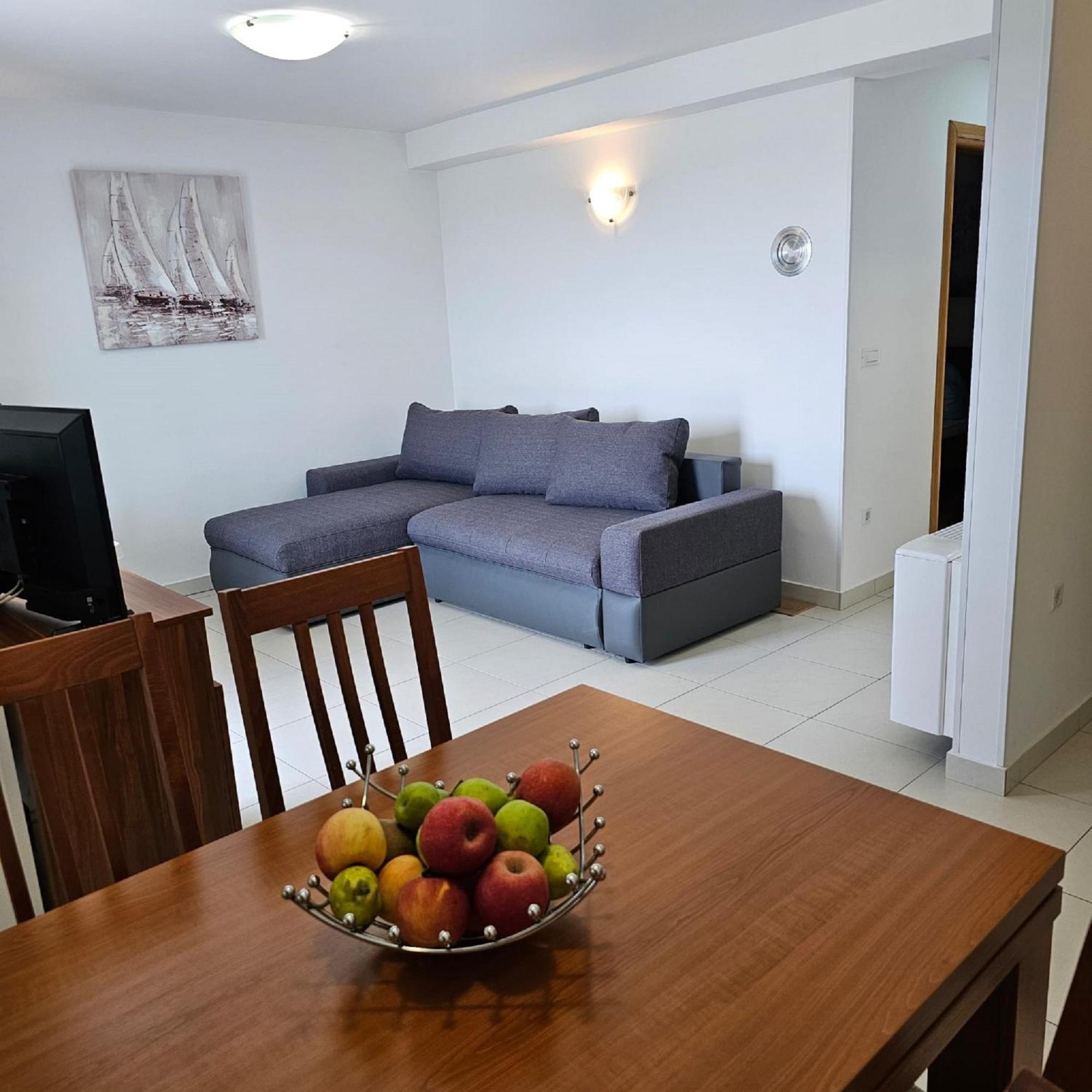 Apartments Mlikota 扎顿 外观 照片